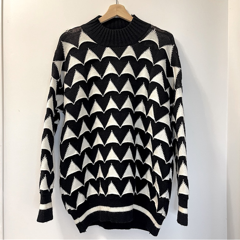 OVERSIZED SWEATER